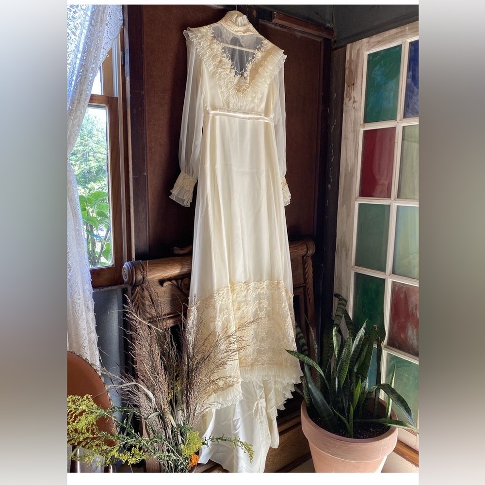 Vintage Wedding Dress - Picture 1 of 7